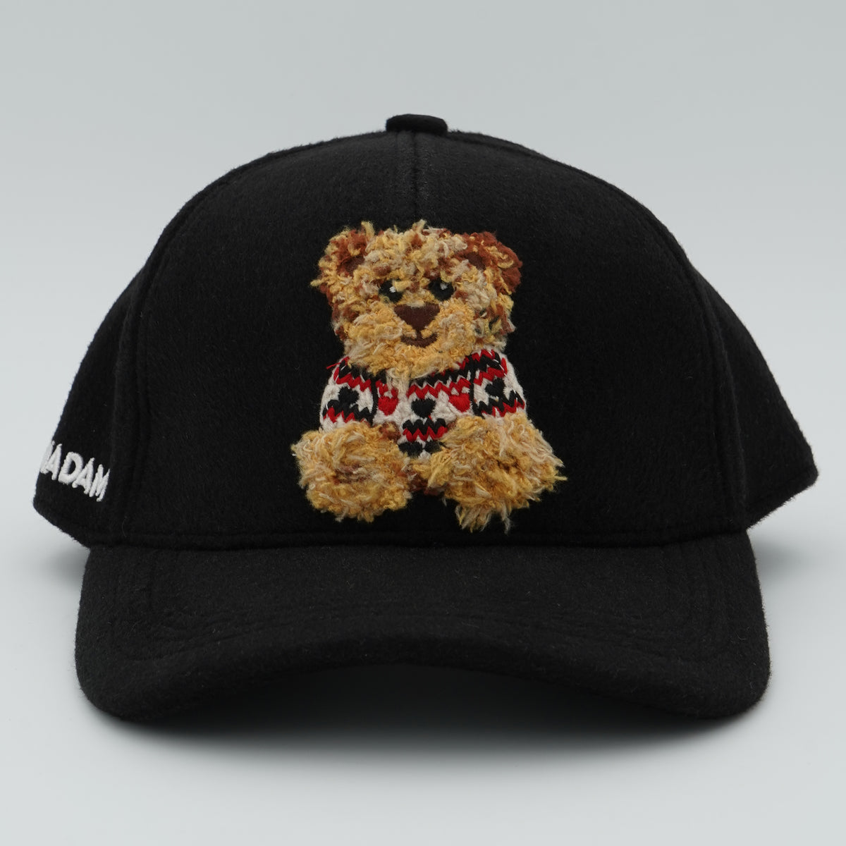 Cappello con Visiera Rue Madam Paris Marvin Love Cap 1616 Nero in Misto Lana con Orsetto Applicato e Logo Ricamato