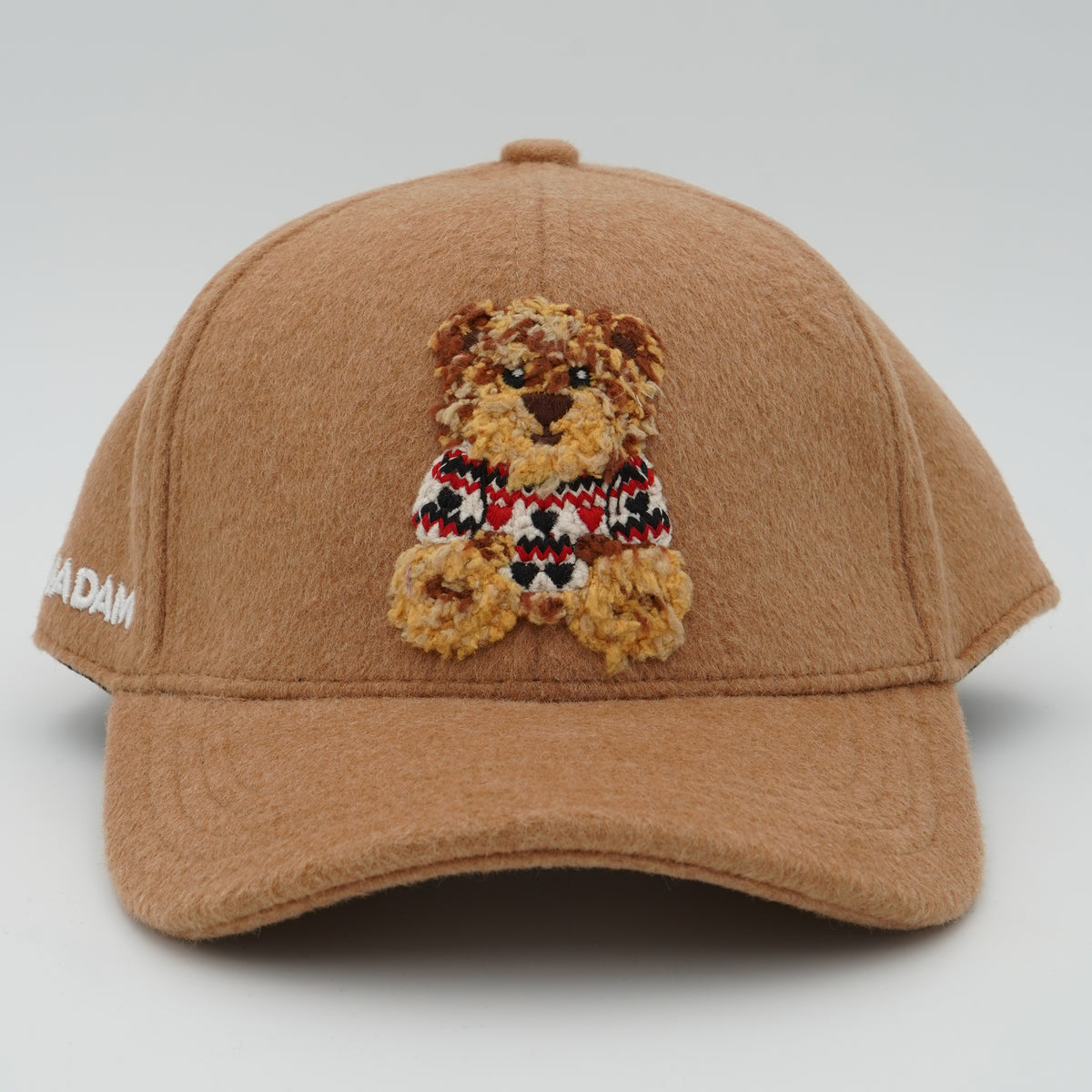 Cappello con Visiera Rue Madam Paris Marvin Love Cap 1616 Camel in Misto Lana con Orsetto Ricamato e Logo Laterale
