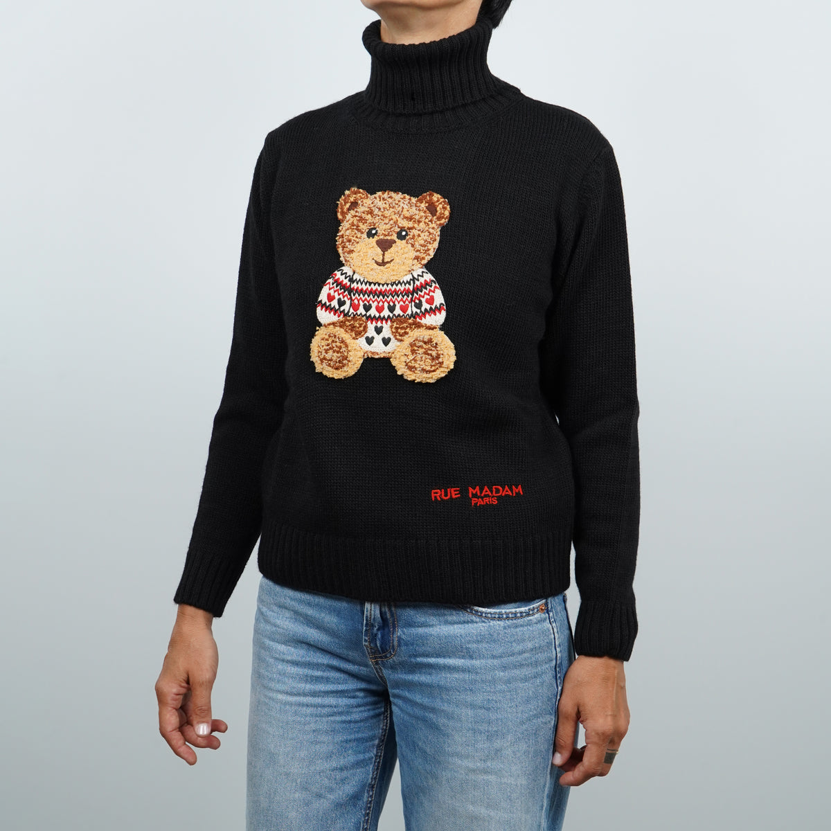 Dolcevita Rue Madam Paris Marvin Love Turtleneck 1613 Nero in Misto Lana con Orsetto Marvin Ricamato e Logo
