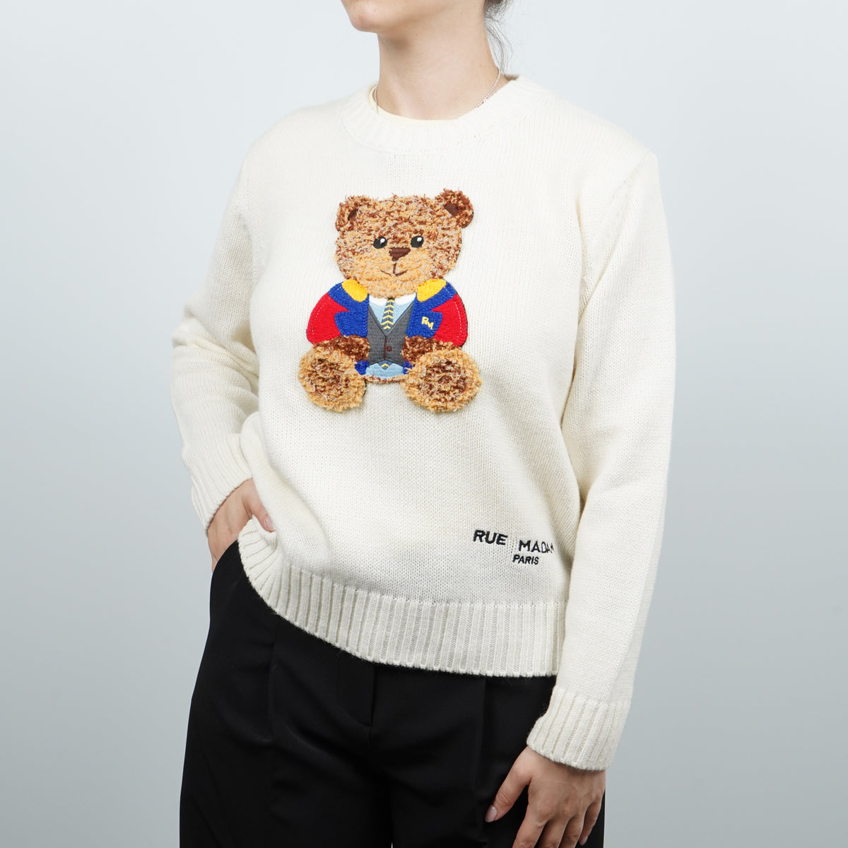 Maglione Rue Madam Paris Marvin Jumper 1507 Bianco Panna in Misto Lana con Orsetto Marvin Ricamato e Logo