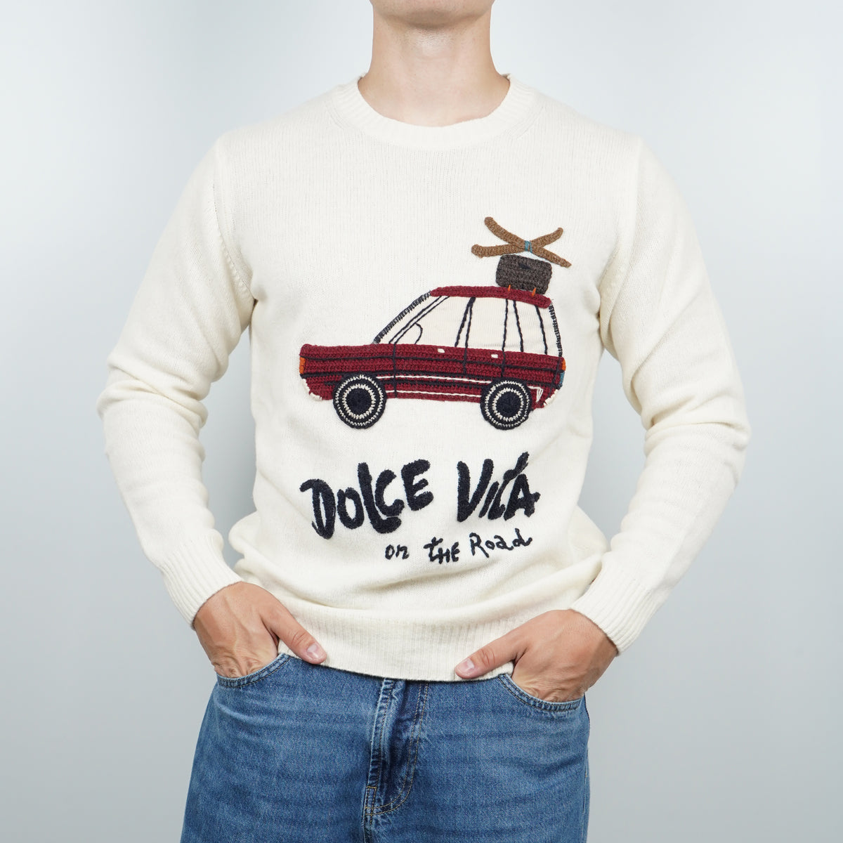 Maglione Girocollo BOB Scott R00638 Latte in Misto Lana con Ricamo Auto "Dolce Vita on the Road"