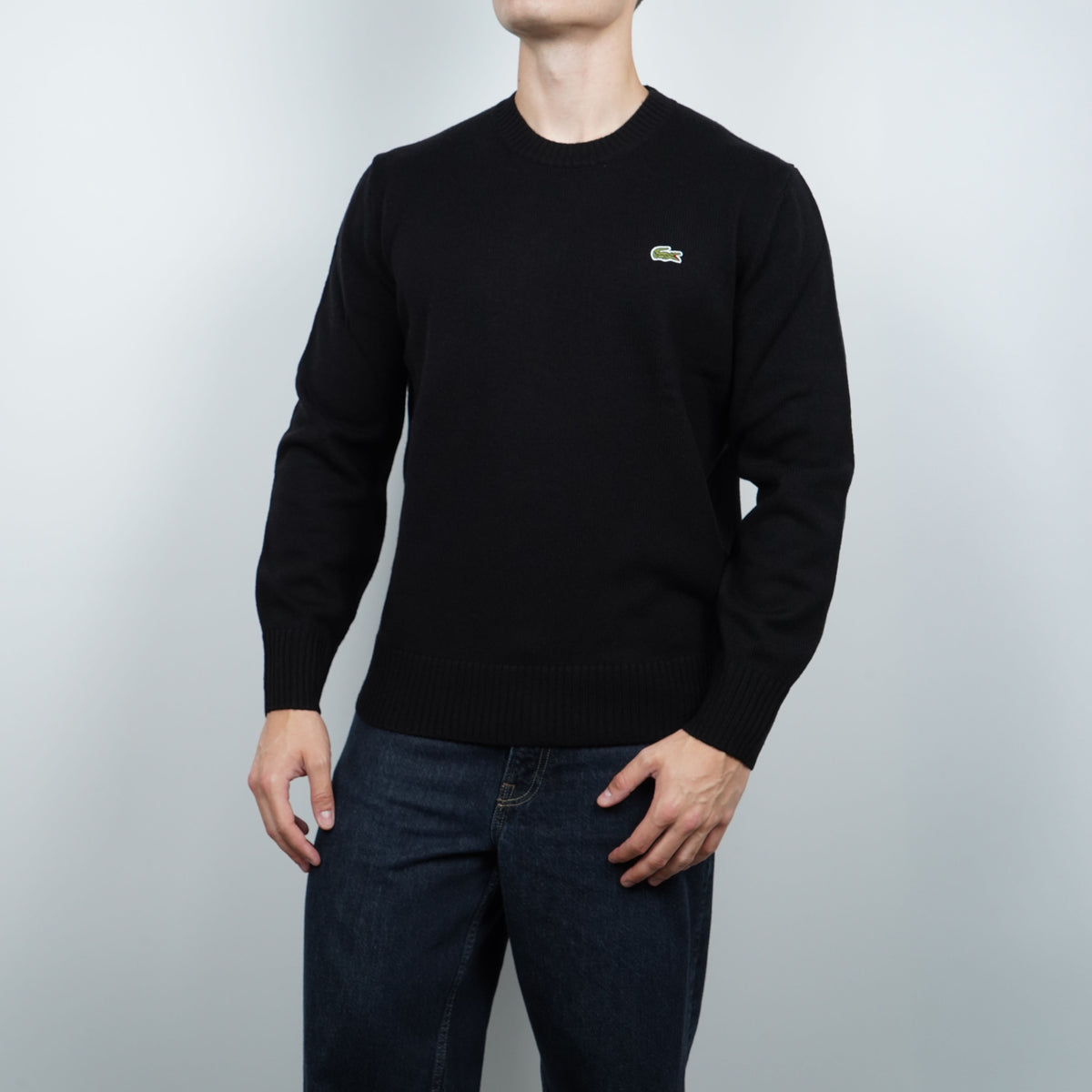 Maglione Girocollo Lacoste AH2916 031 Nero in 100% Lana Cardata Classic Fit con Coccodrillo Ricamato