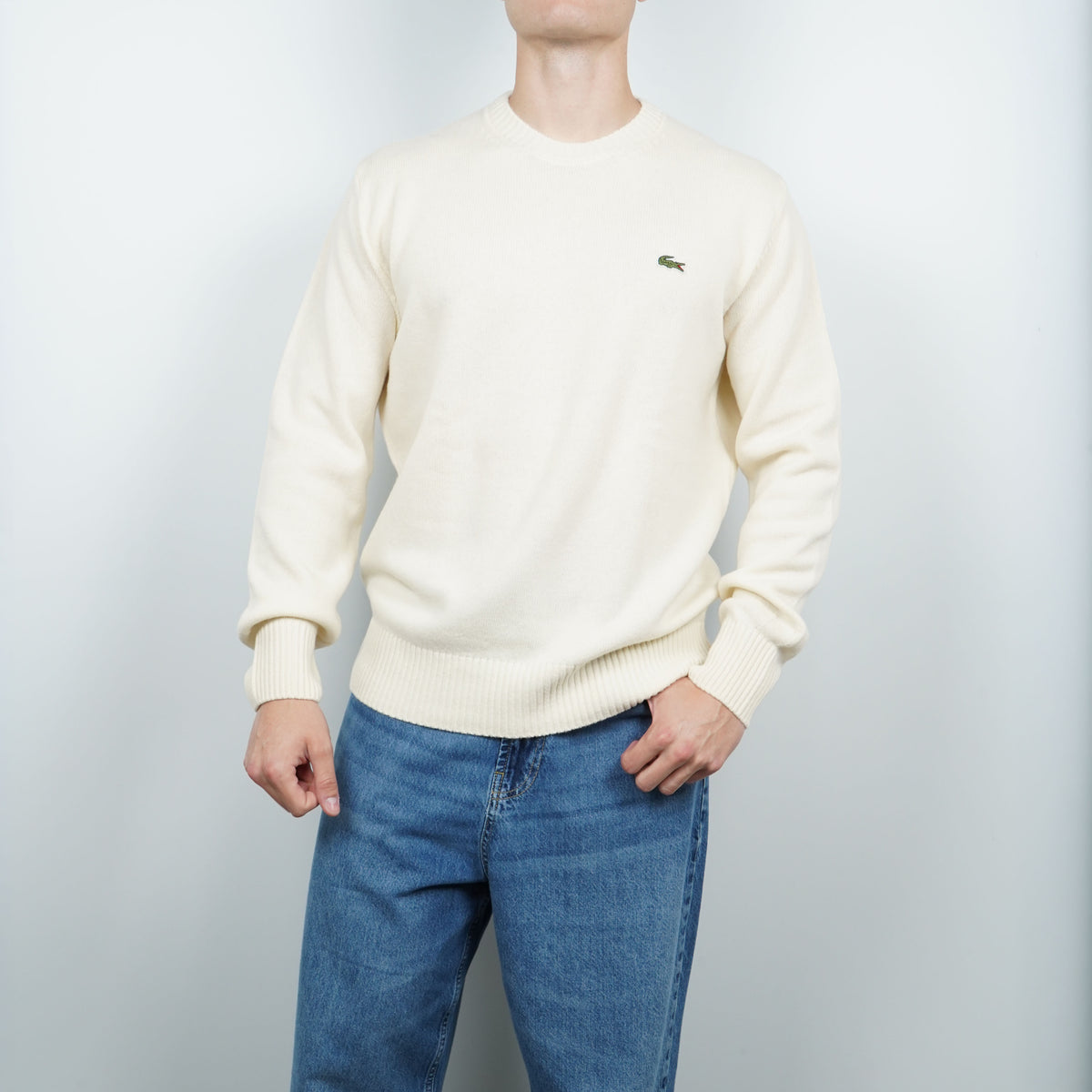 Maglione Girocollo Lacoste AH2916 XFJ Bianco Panna in 100% Lana Cardata Classic Fit con Coccodrillo Ricamato