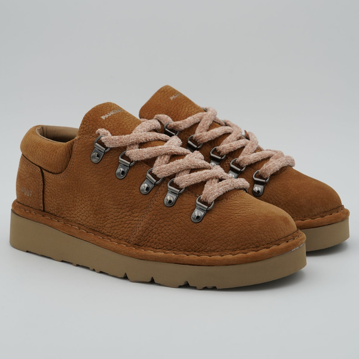 Scarpa Allacciata Panchic P007 Clay P007W010 D016 in Nabuk Brown Sugar con Lacci in Ciniglia Rosa Cipria e Suola EVA