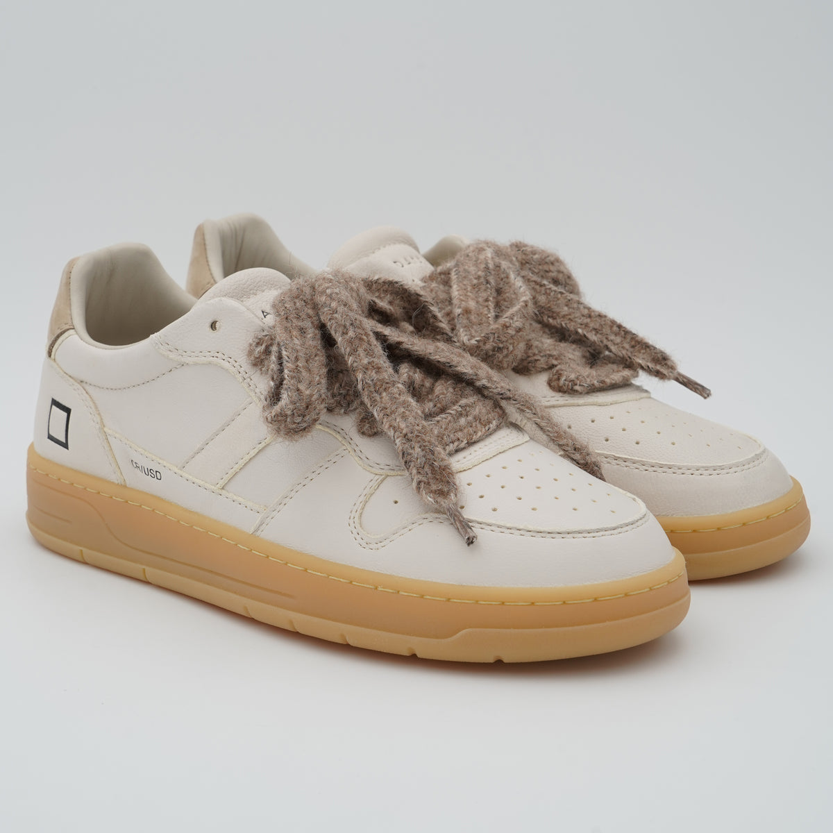 Sneakers D.A.T.E. Court 2.0 Used M451C2USWH White in Pelle Bianca con Lacci Effetto Lana