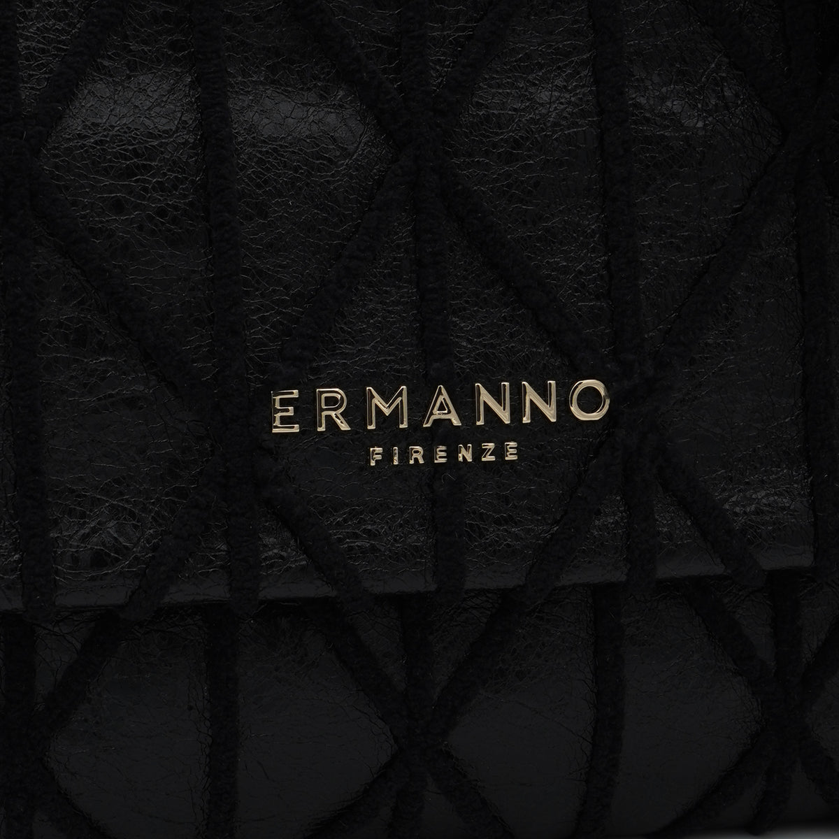 Borsa Ermanno Firenze by Ermanno Scervino Belen Flap Bag 12402280 Nera con Patta, Trama Geometrica e Catena Dorata
