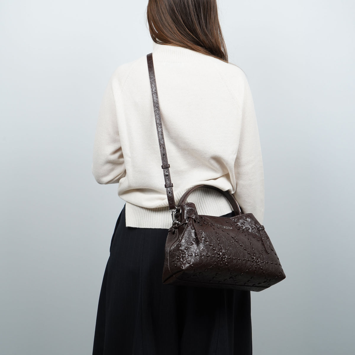 Borsa Ermanno Firenze by Ermanno Scervino brie Medium Tote 12402241 Marrone Scuro con Ricami Floreali Logo Metallico