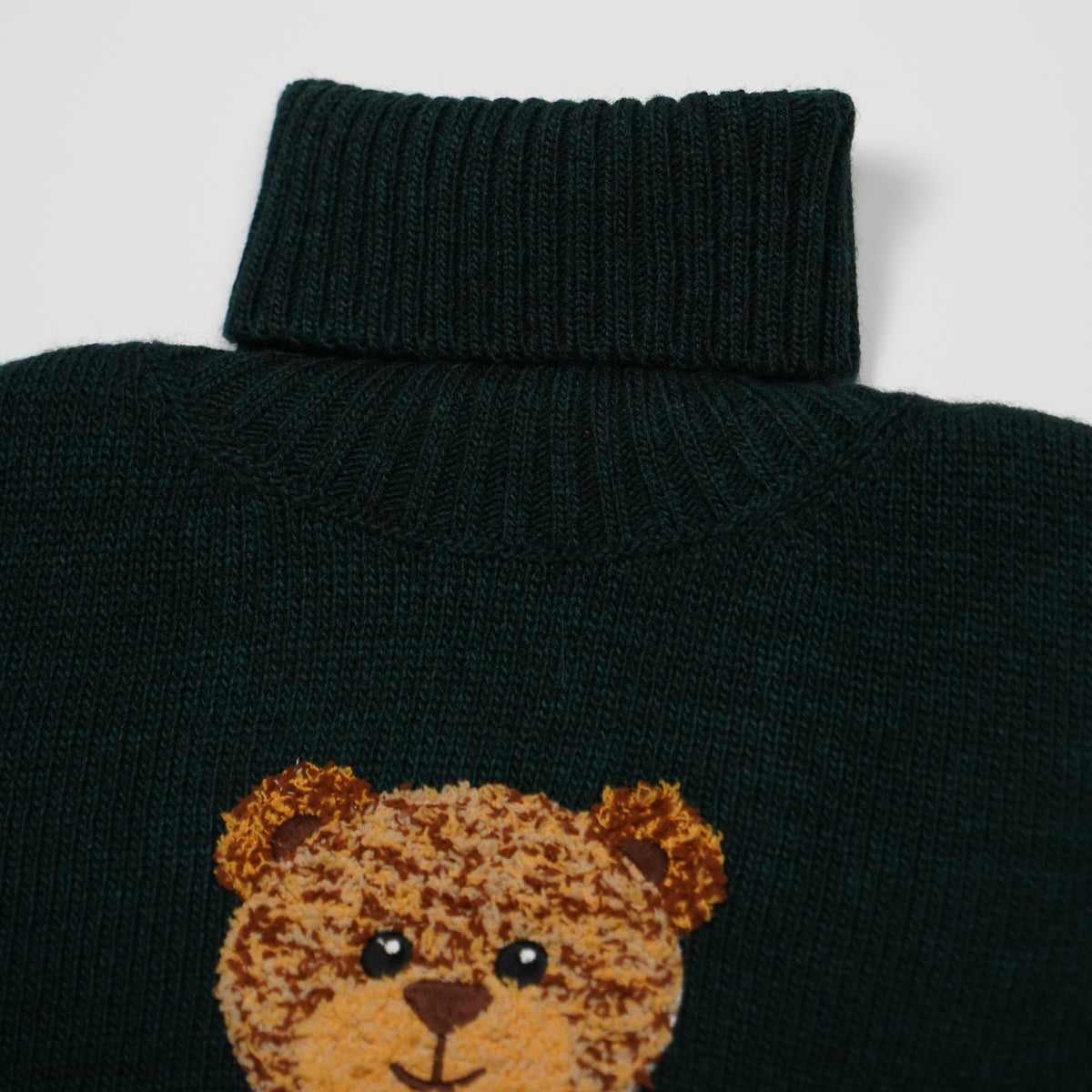 Dolcevita Rue Madam Paris Marvin Love Turtleneck 1613 Verde Scuro in Misto Lana con Orsetto Marvin Ricamato e Logo
