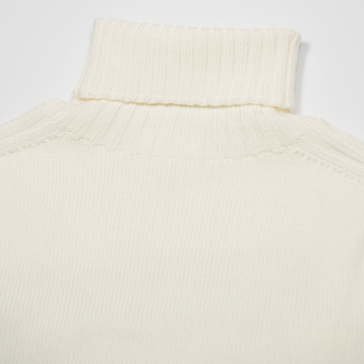 Dolcevita Dondup M00856U 002 Bianco Avorio in Pura Lana con Collo Alto, Maniche Lunghe e Finiture a Costine
