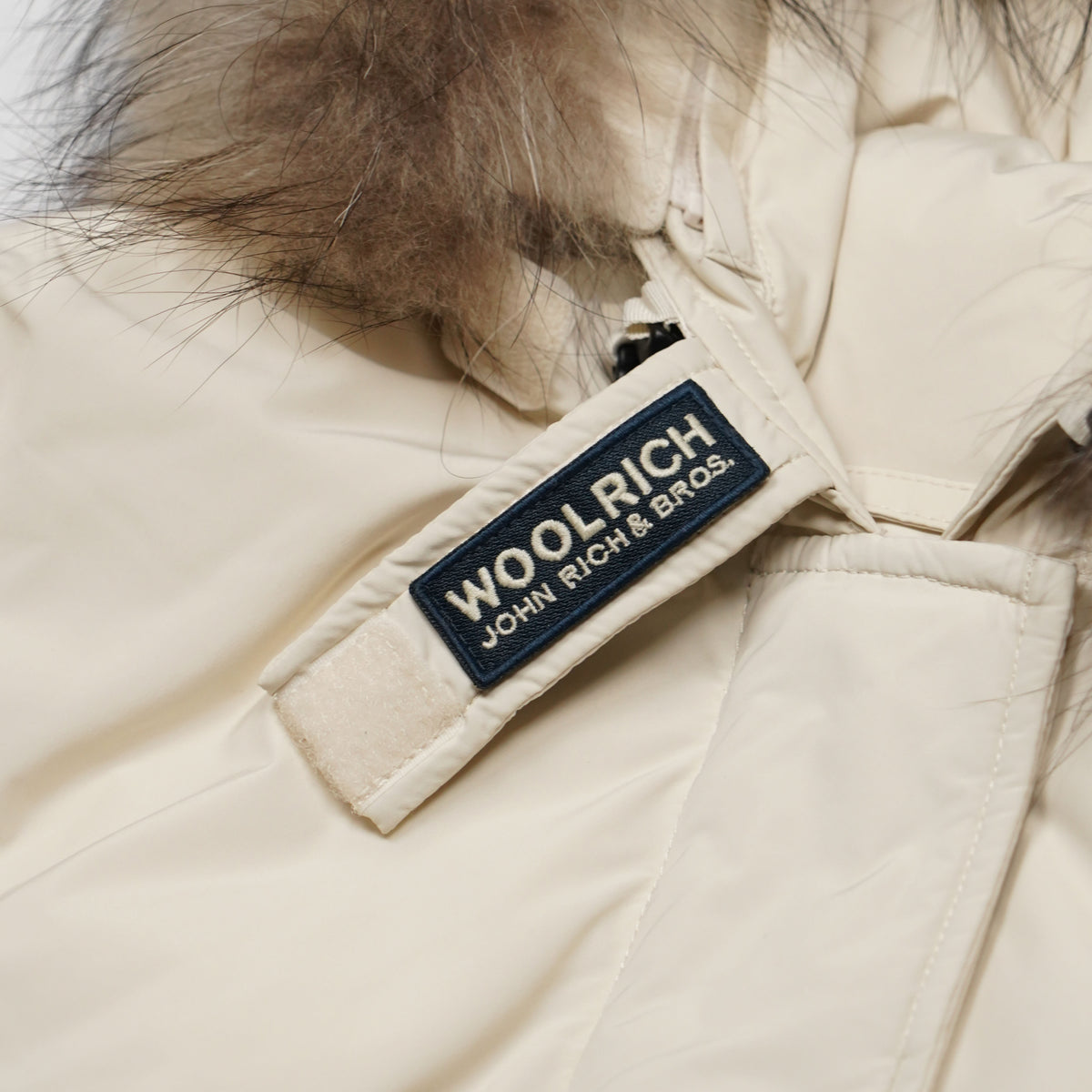 Parka Woolrich Luxury Arctic Bianco Panna con Cappuccio in Pelliccia