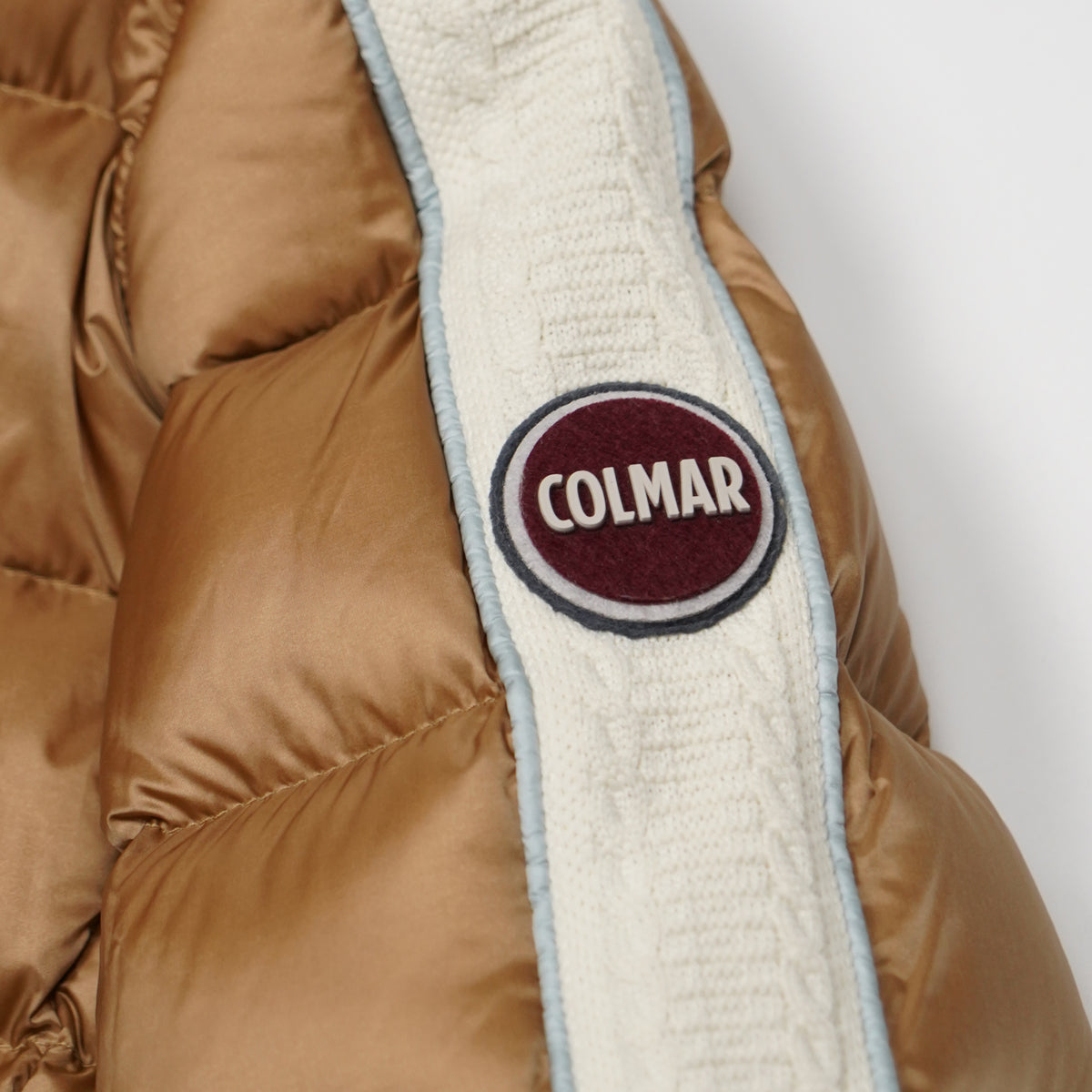 Piumino Colmar Originals Heritage 2222 3JQ 636 Beige Marrakech e Bianco Panna con Cappuccio, Bande Laterali a Contrasto e Imbottitura in Piuma Naturale