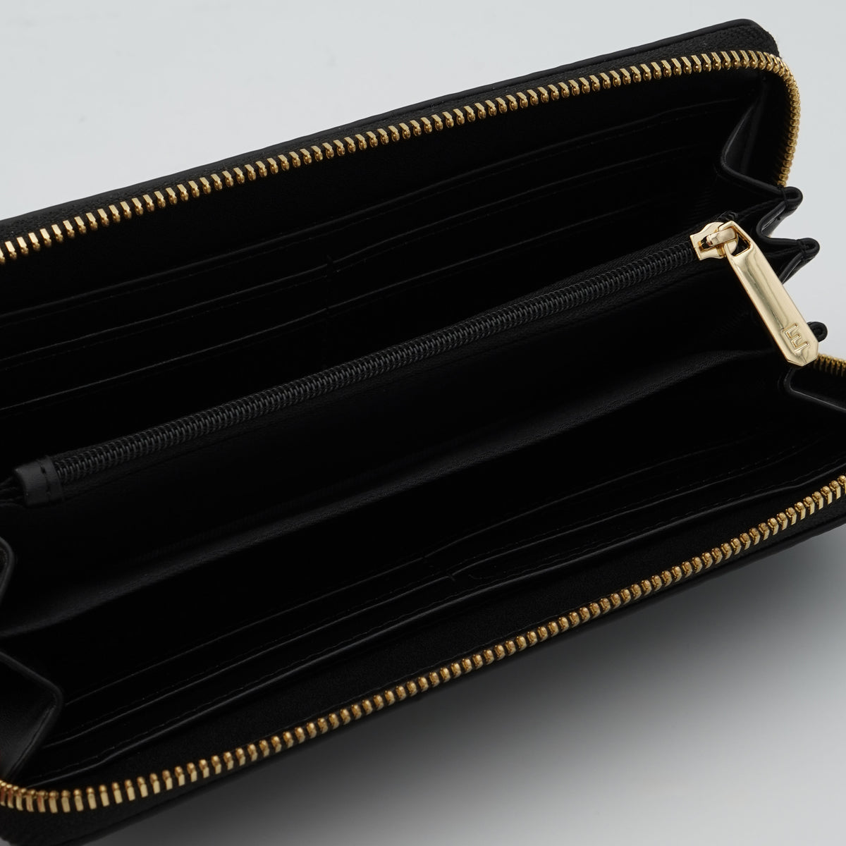 Portafoglio Ermanno Firenze by Ermanno Scervino Blackly Large Zip Wallet 12600431 Nero con Zip e Logo Dorato