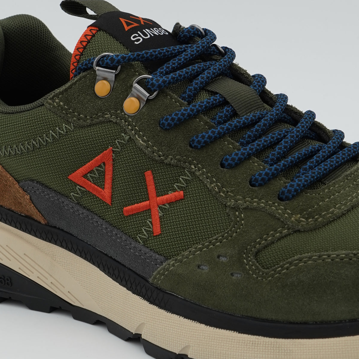Sneakers SUN68 Fire & Camping Z46138 74 Verde Militare Scuro in Camoscio e Tessuto con Logo Ricamato, Lacci Trekking e Suola Chunky in Gomma
