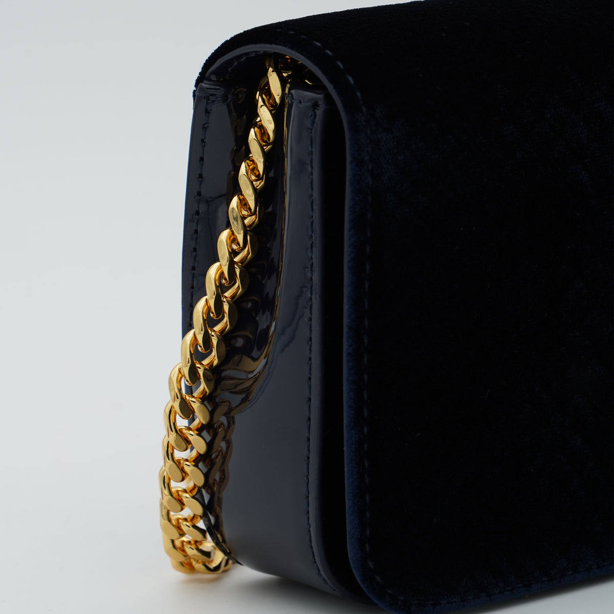 Borsa a Tracolla Elisabetta Franchi BS20A67E2 Blu Notte Effetto Velluto con Dettagli Oro
