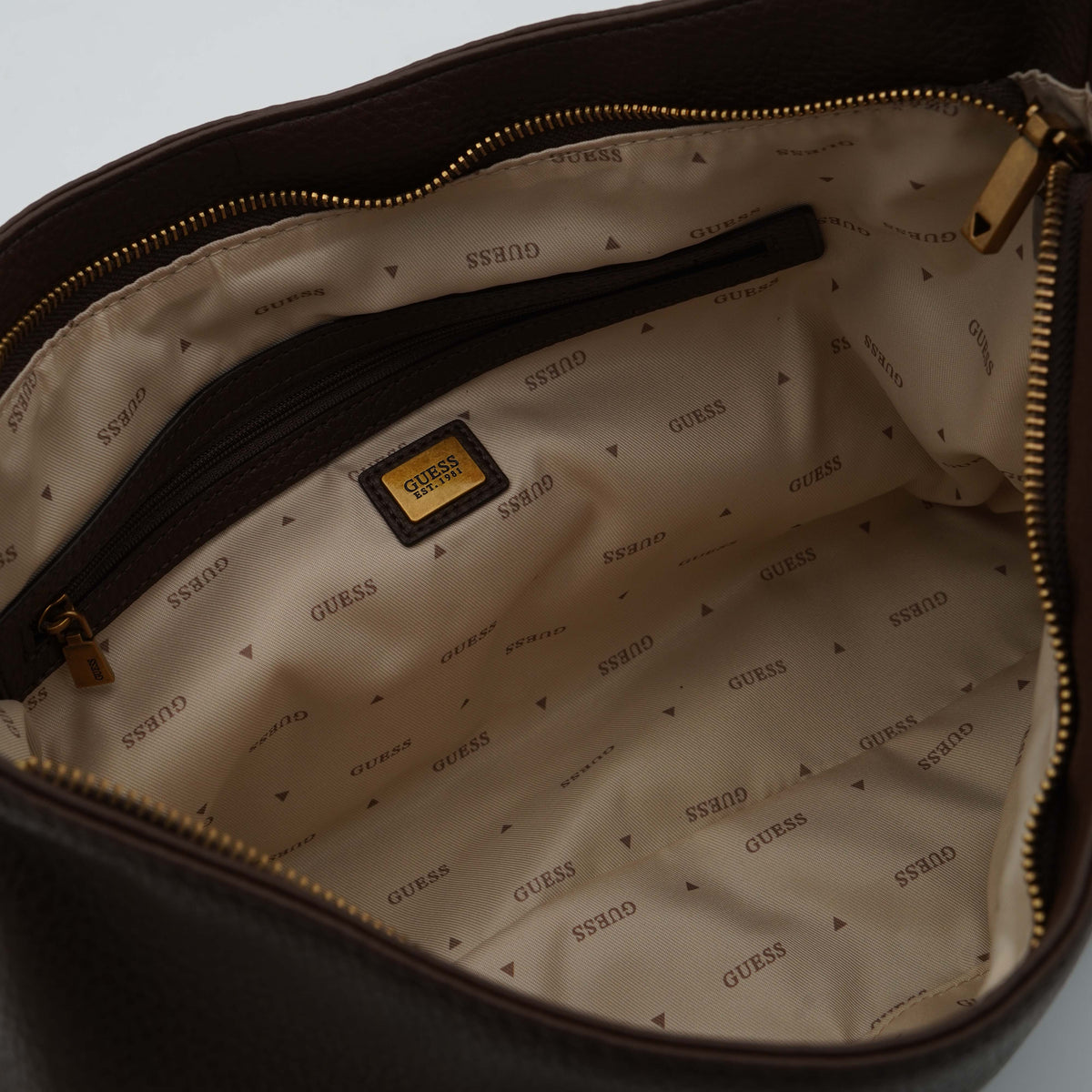Borsa a Spalla Guess Camden Medium HWBB9308180 Espresso Marrone Scuro con Logo G Dorato
