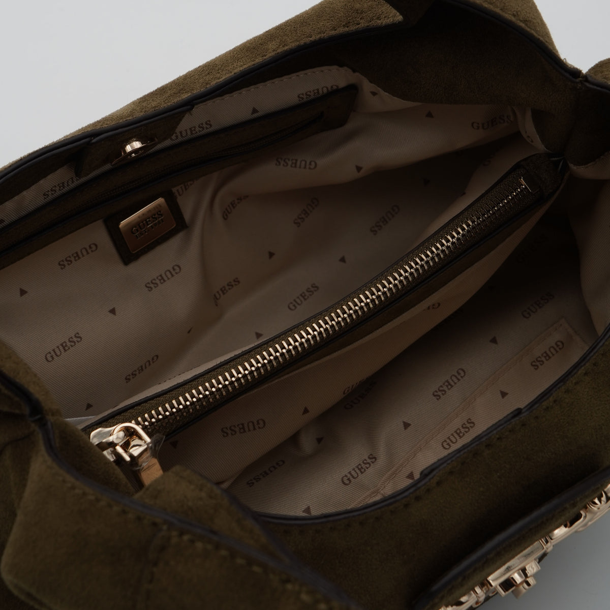 Borsa a Spalla Guess Sunset Small Hobo HWSG2314010 Olive Verde Oliva Effetto Camoscio con Morsetto Dorato