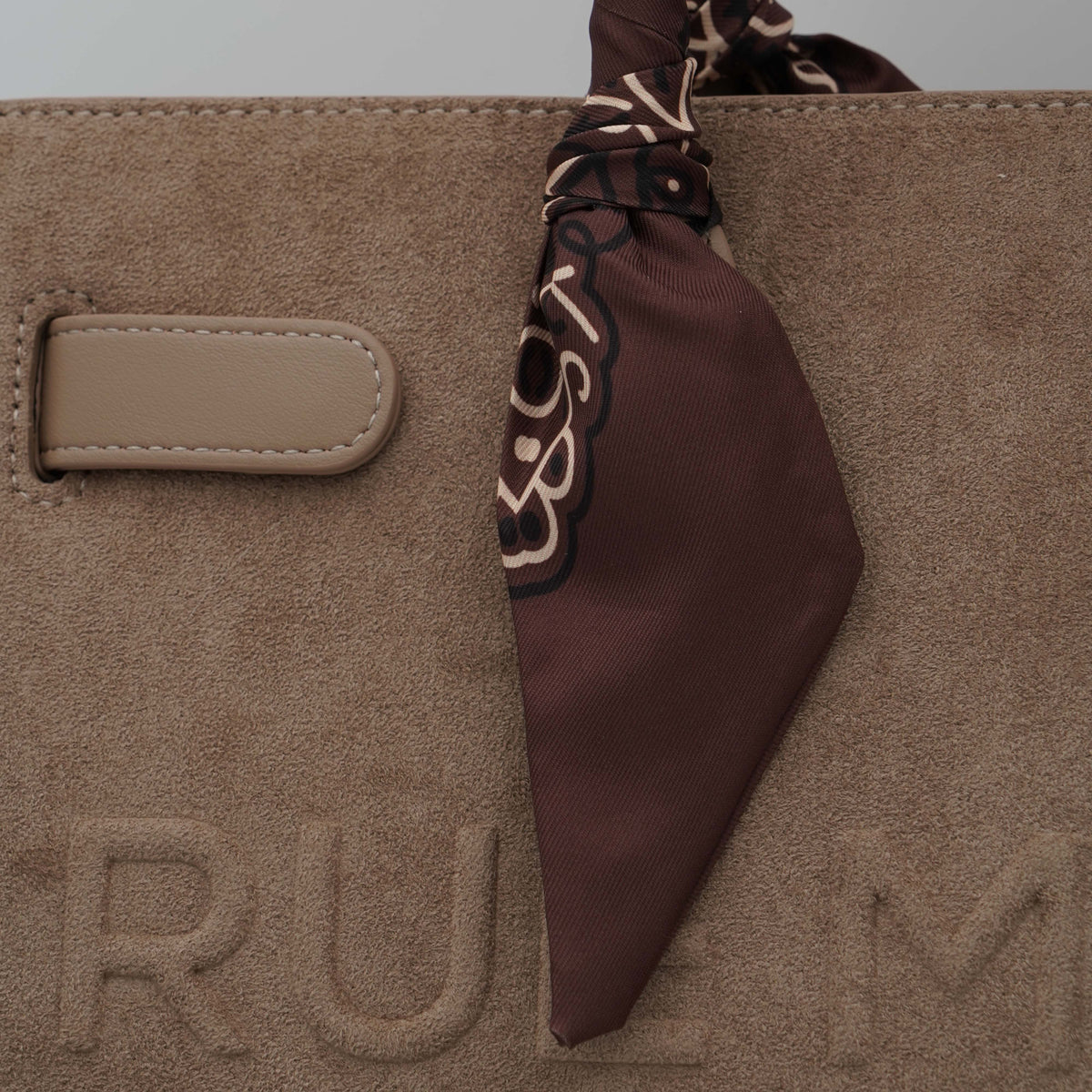 Borsa Rue Madam Paris Canyon Tote Fringes 1587 Suede Grey in Eco Suede con Frange, Twilly Animalier e Tracolla Removibile
