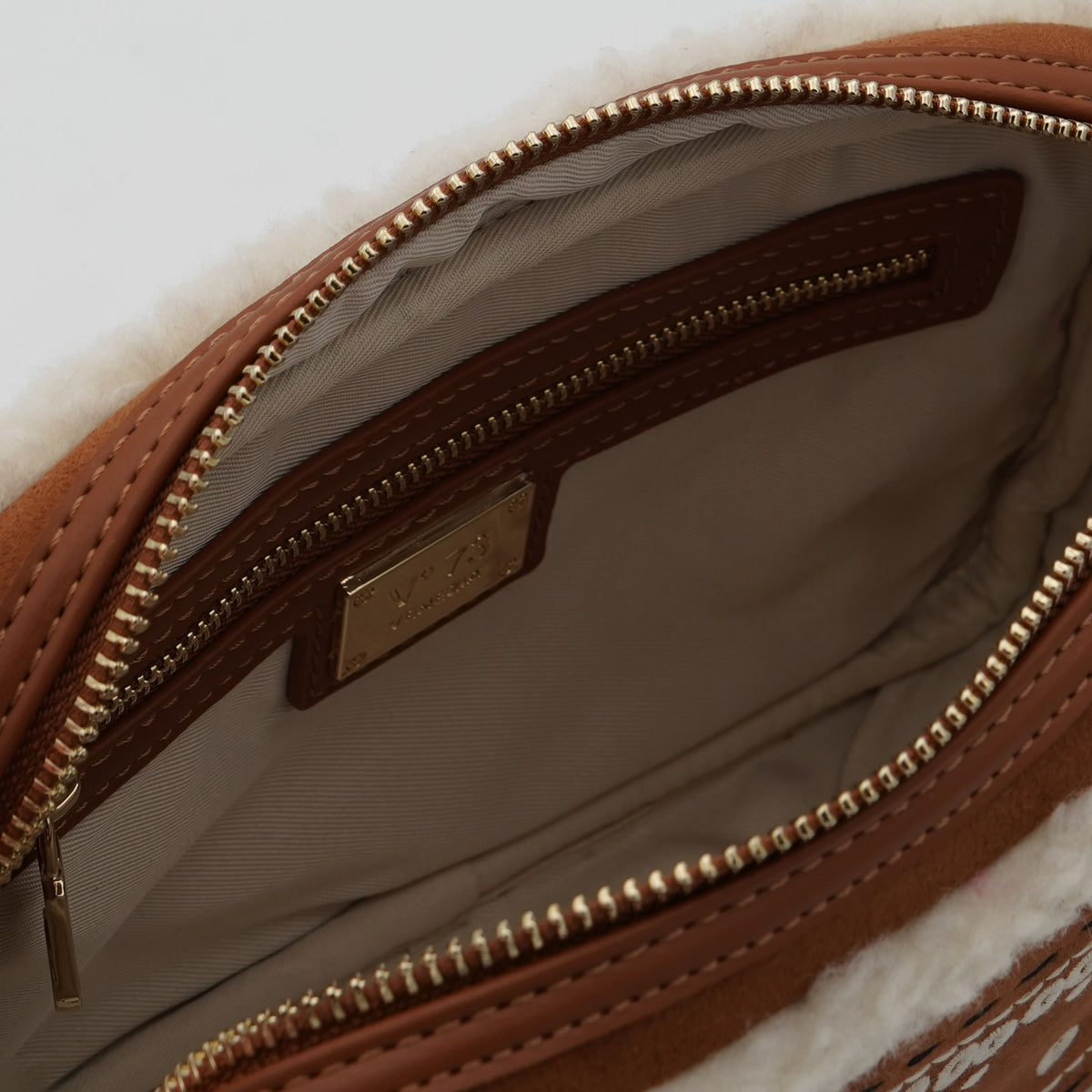 Borsa V°73 Morganite 73BSA4J04 Cannella Multi con Ricami Bandana, Bordo Effetto Shearling e Chiusura Zip