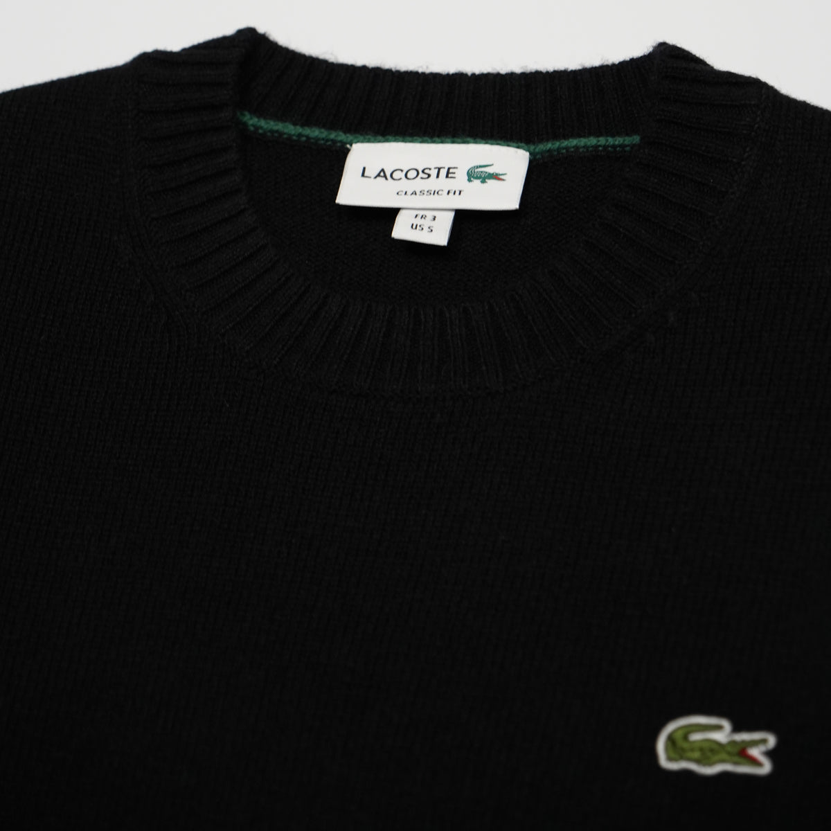 Maglione Girocollo Lacoste AH2916 031 Nero in 100% Lana Cardata Classic Fit con Coccodrillo Ricamato