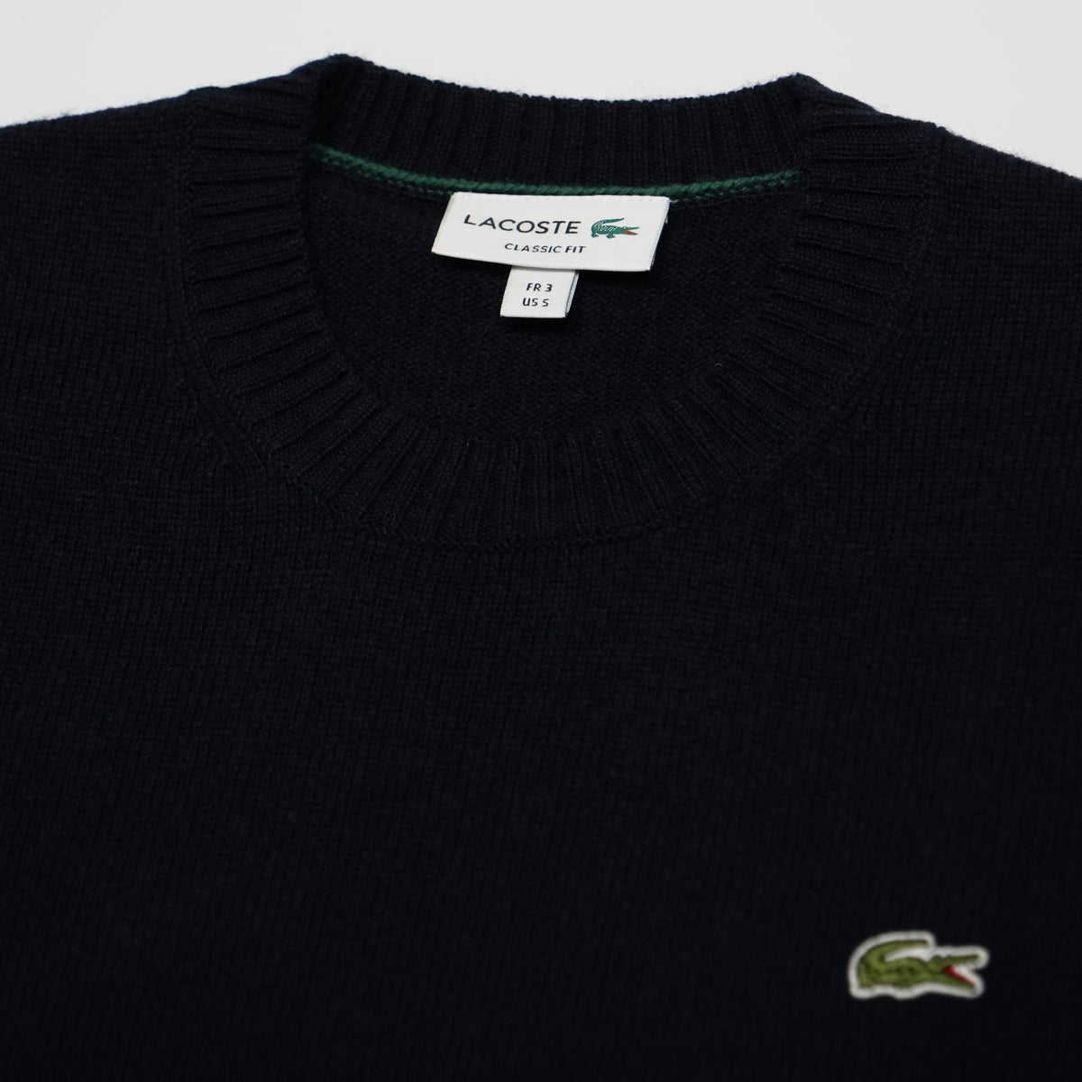 Maglione Girocollo Lacoste AH2916 166 Blu Notte in 100% Lana Cardata Classic Fit con Coccodrillo Ricamato