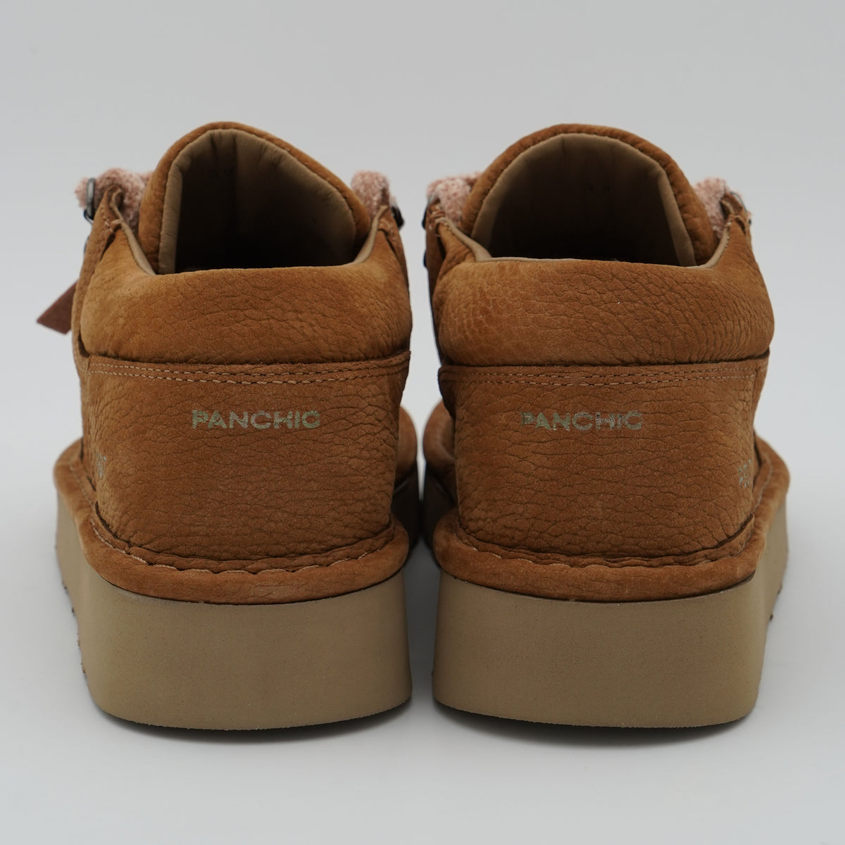 Scarpa Allacciata Panchic P007 Clay P007W010 D016 in Nabuk Brown Sugar con Lacci in Ciniglia Rosa Cipria e Suola EVA