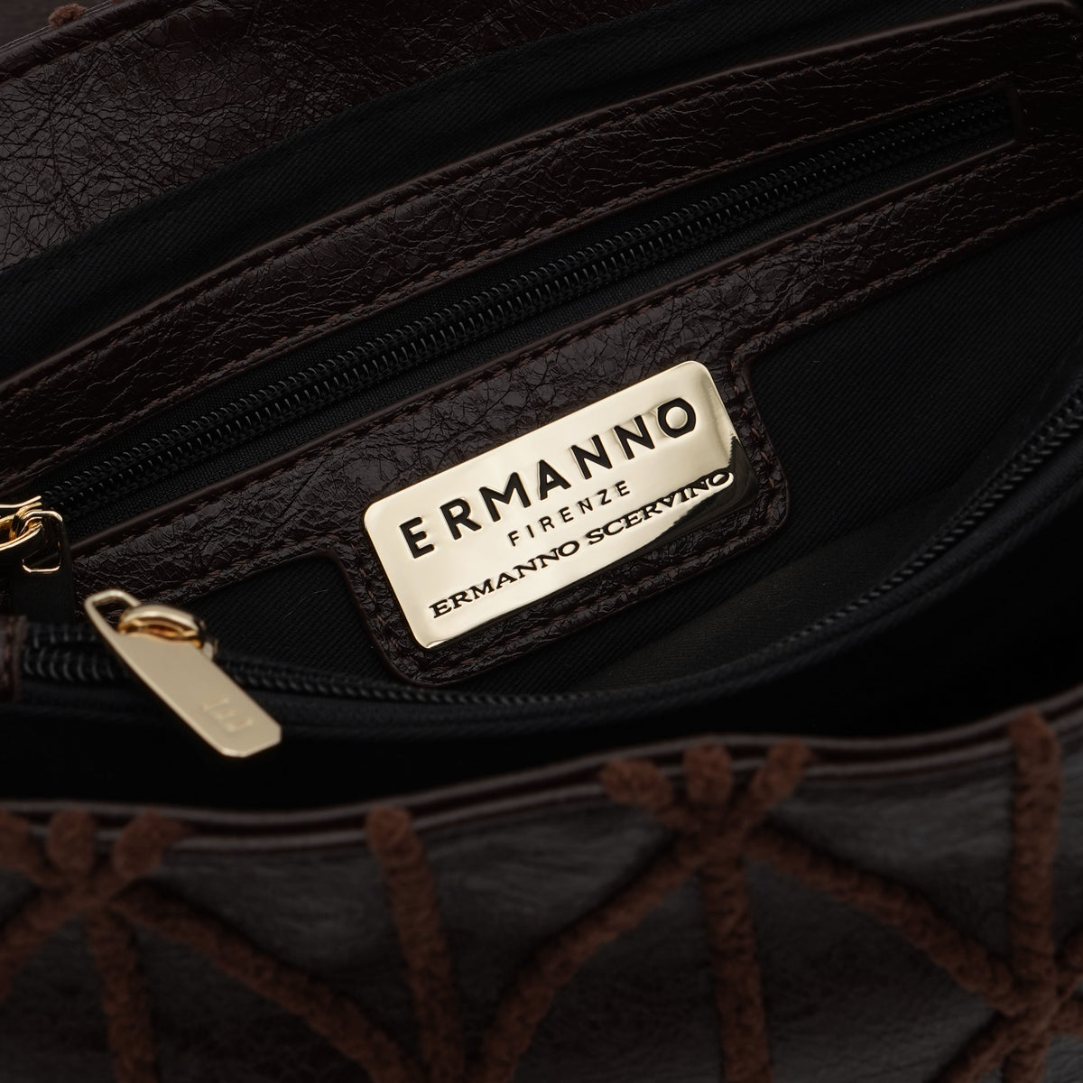 Borsa Ermanno Firenze by Ermanno Scervino Belen Flap Bag 12402280 Marrone Scuro con Patta, Trama Geometrica e Catena Dorata