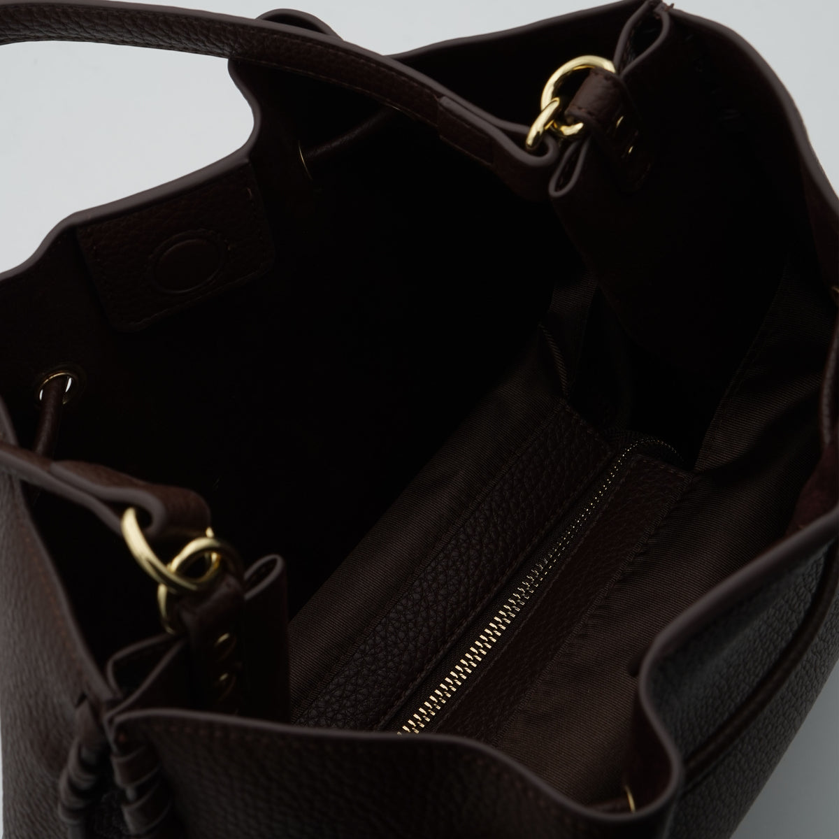 Borsa Hobo Ermanno Firenze by Ermanno Scervino Benedetta 12402198 Marrone Scuro con Manico a Spalla, Dettagli Oro e Logo Frontale