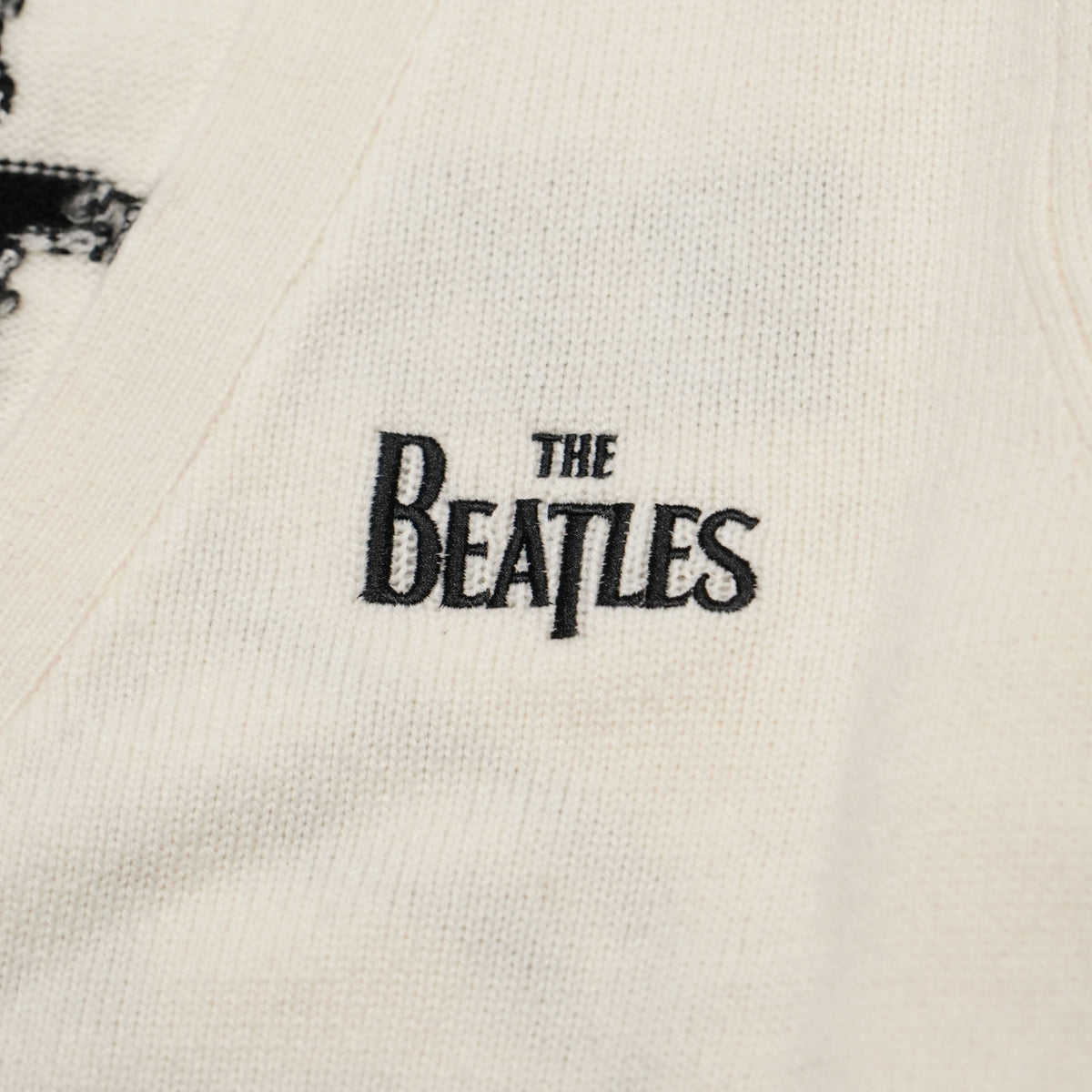 Cardigan SUN68 x The Beatles K46617 Warm Wool Colore 31 Bianco Panna in Misto Lana e Cashmere con Scollo a V, Tasche e Logo Ricamato