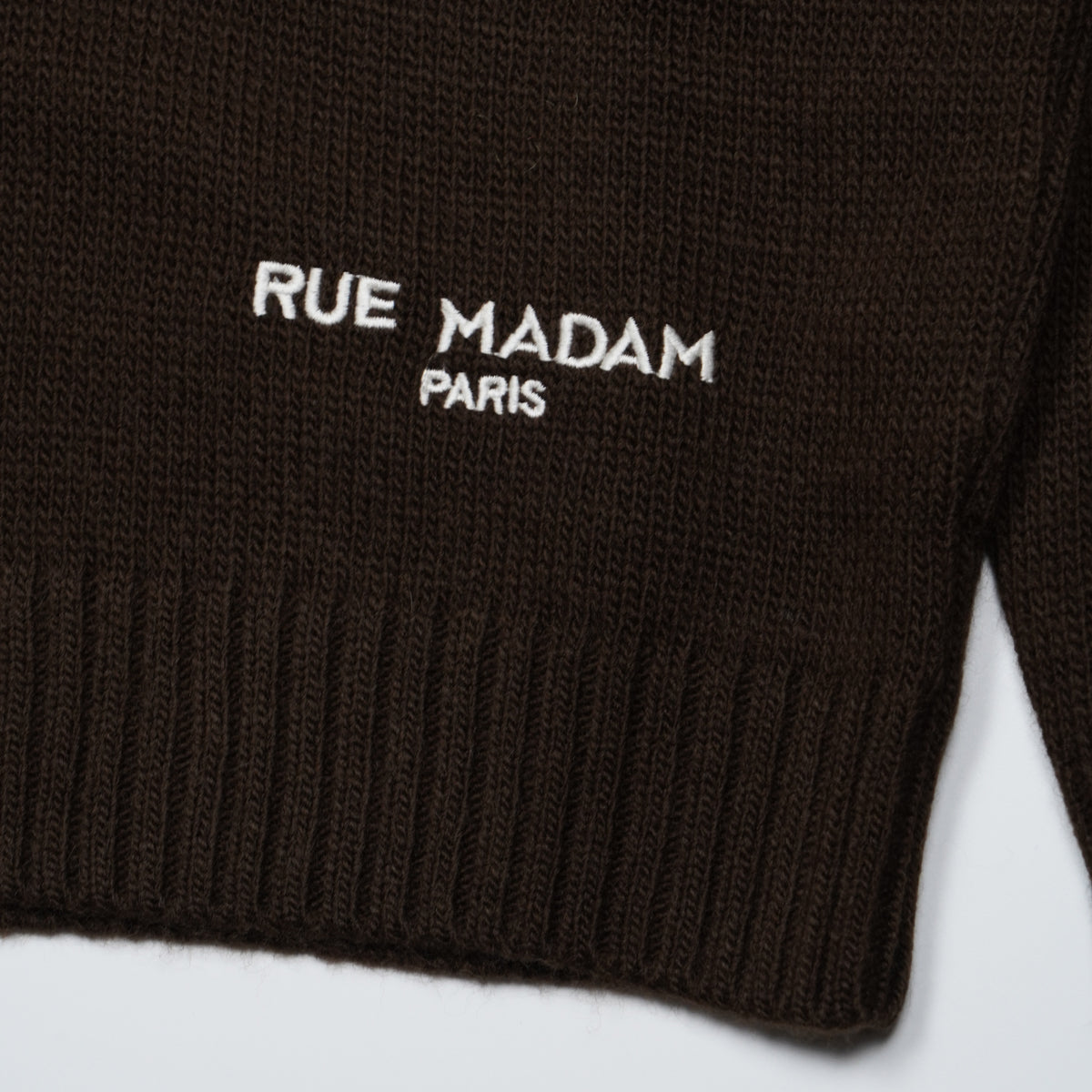 Dolcevita Rue Madam Paris Marvin Love Turtleneck 1613 Marrone in Misto Lana con Orsetto Marvin Ricamato e Logo