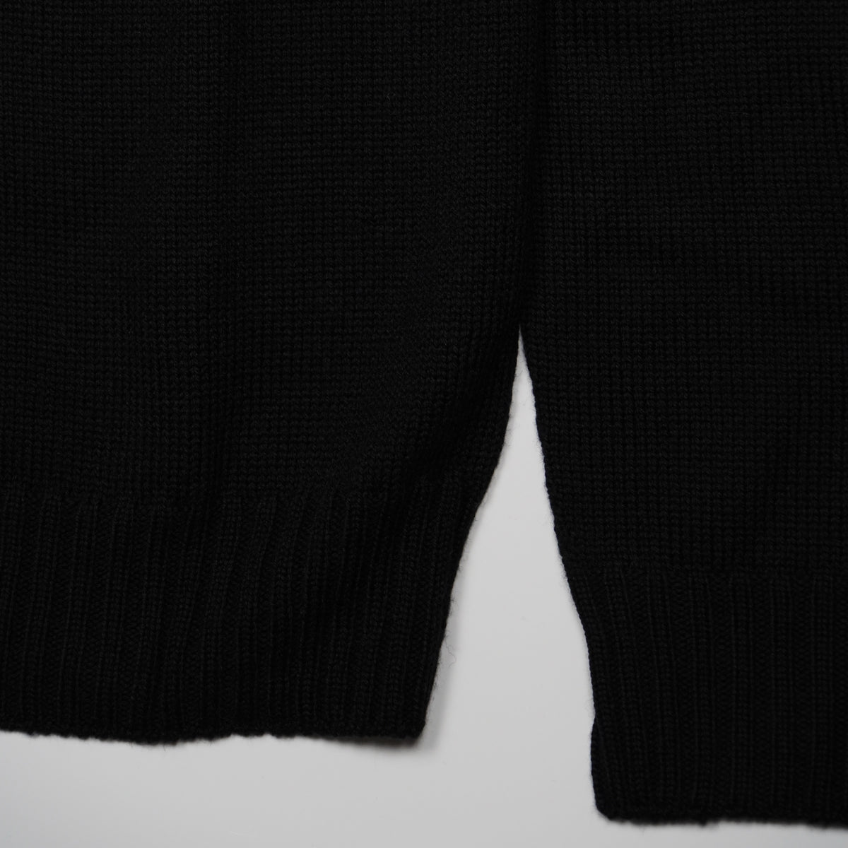 Maglia Dolcevita Dondup UT265 M00856U 999 Nero in 100% Lana con Lavorazione a Coste Inglesi e Vestibilità Regular Fit Made in Italy