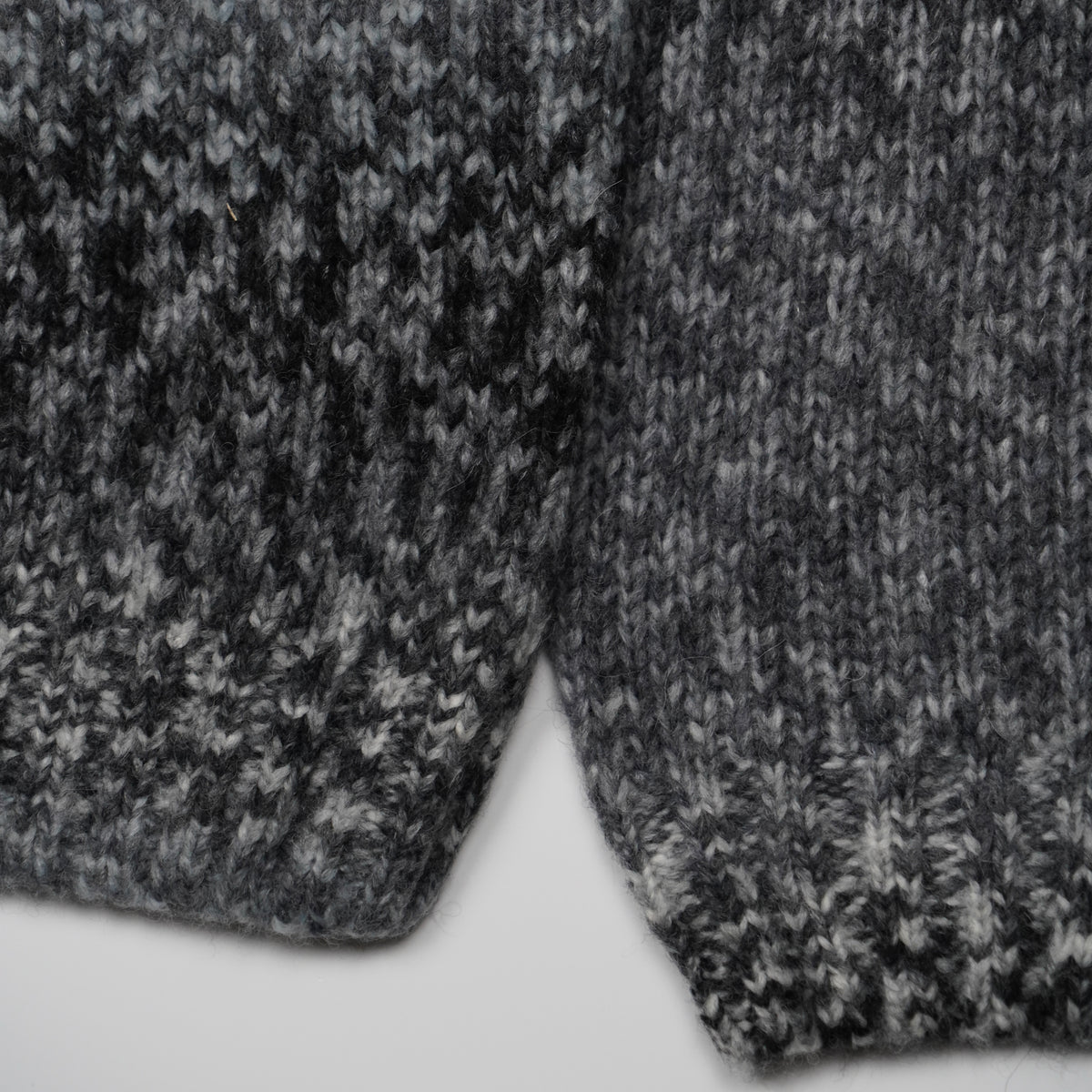 Maglione Girocollo Dondup M01037U 998 Grigio Antracite e Nero Mélange in Misto Lana e Alpaca con Fantasia Sfumata e Maniche Lunghe