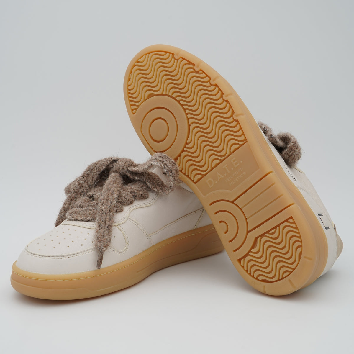 Sneakers D.A.T.E. Court 2.0 Used M451C2USWH White in Pelle Bianca con Lacci Effetto Lana