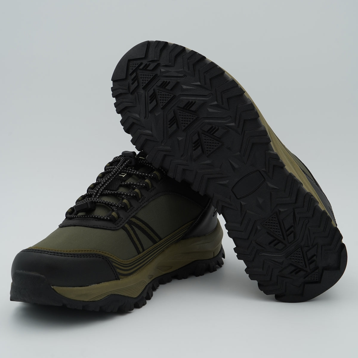 Sneakers Lyle & Scott Nyllep Mintlaw LSMRU00004 364 Verde Militare e Nero in Tessuto Tecnico con Suola Carrarmato e Lacci Elastici