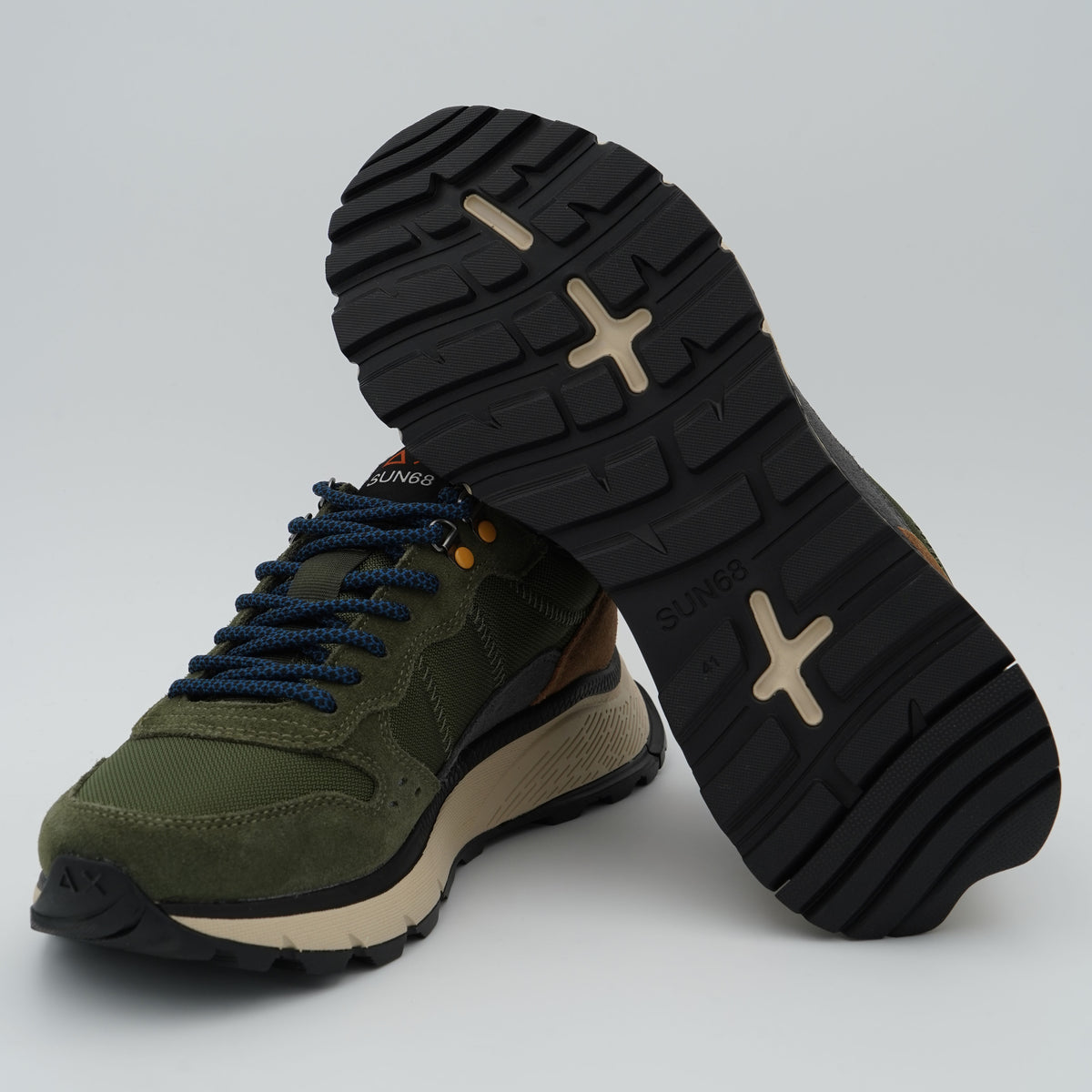 Sneakers SUN68 Fire & Camping Z46138 74 Verde Militare Scuro in Camoscio e Tessuto con Logo Ricamato, Lacci Trekking e Suola Chunky in Gomma
