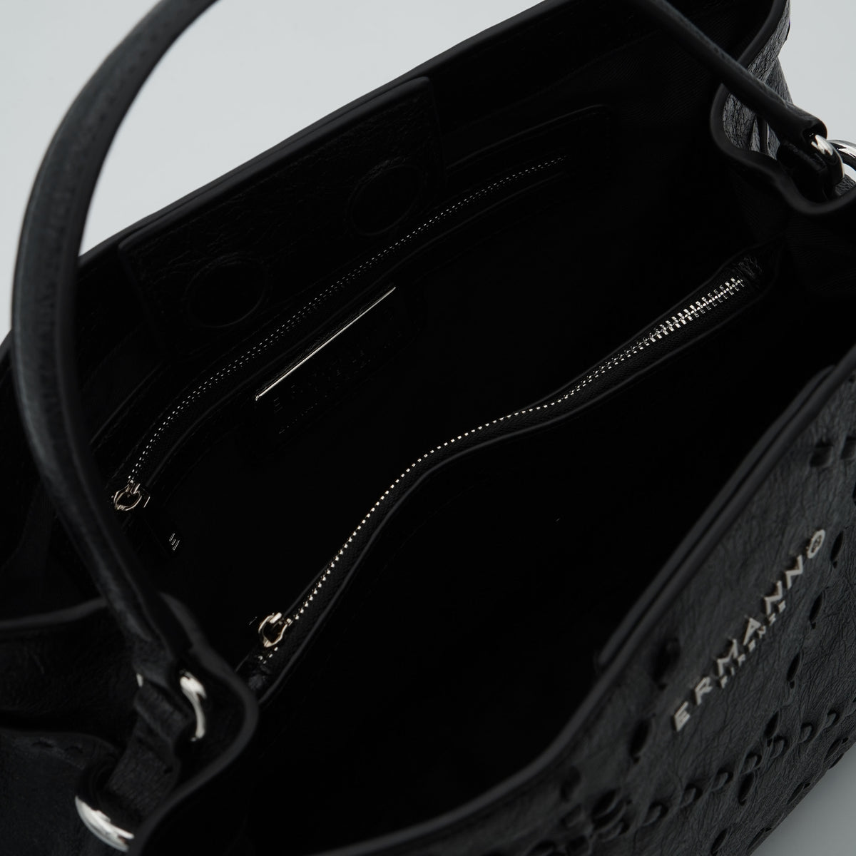 Borsa Ermanno Firenze by Ermanno Scervino Large Tote Brie 12402240 Nera con Ricamo Floreale Tono su Tono, Doppio Manico e Logo