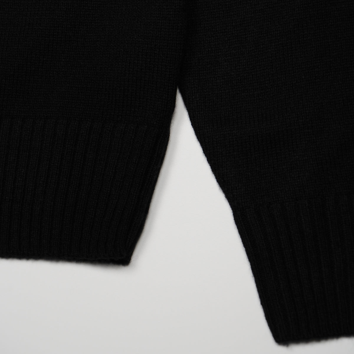Maglione Girocollo Lacoste AH2916 031 Nero in 100% Lana Cardata Classic Fit con Coccodrillo Ricamato