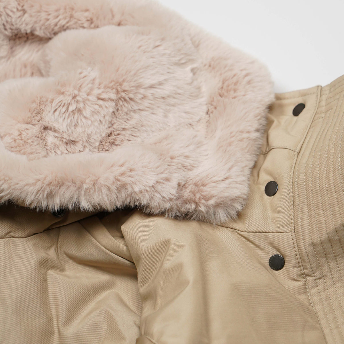 Parka Woolrich Boulder Beige con Cappuccio e Interno in Pelliccia Sintetica