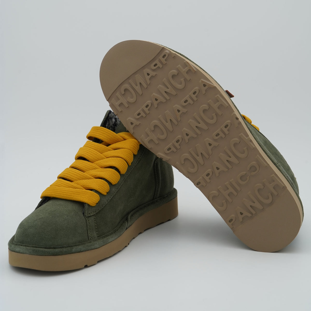Polacchino Panchic Icon P001M036 U007 Verde Oliva in Camoscio con Fodera Faux Fur, Lacci Giallo Senape e Suola EVA