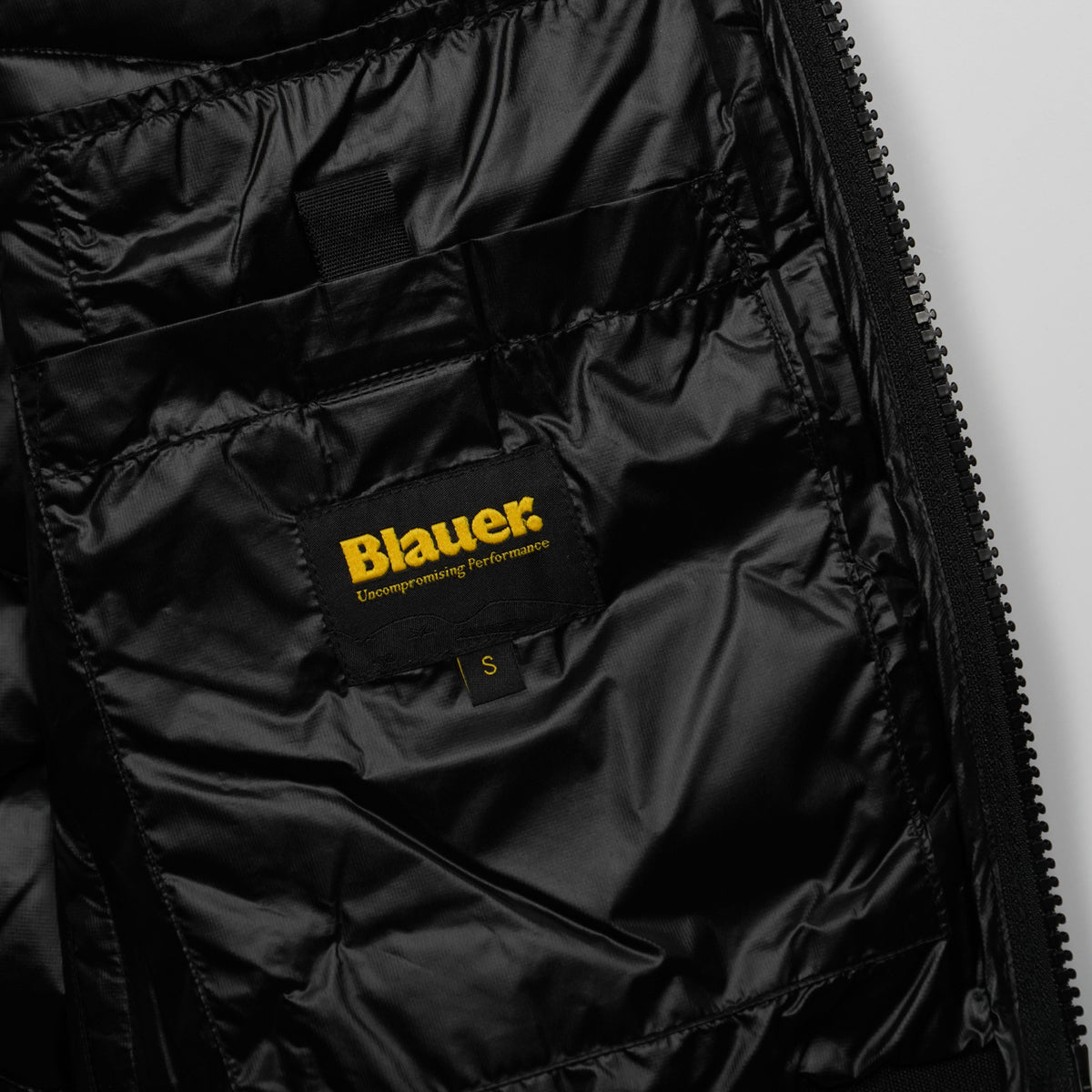 Piumino Blauer Wave Nero Lucido con Cappuccio Imbottito in Piuma